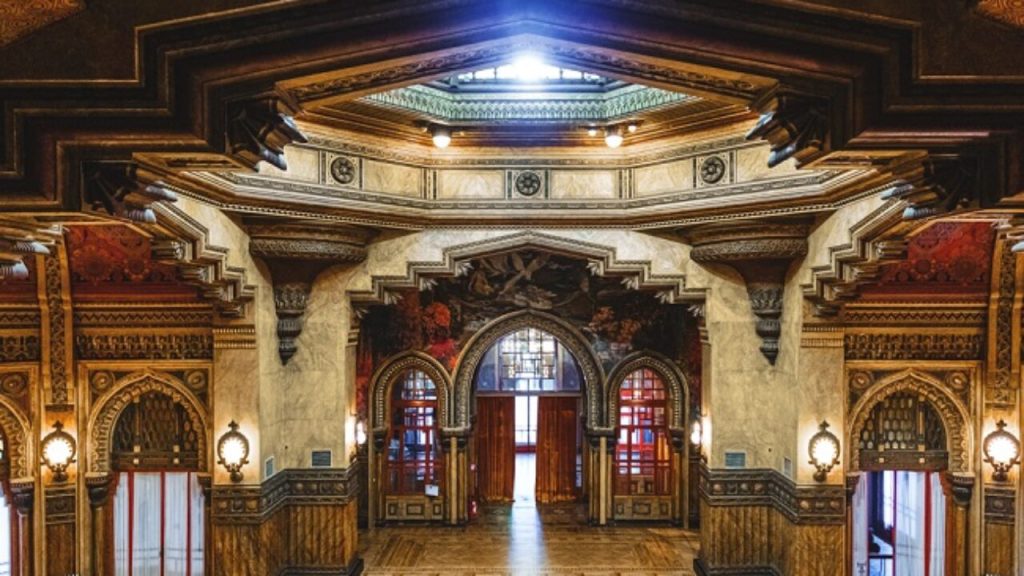 Tour alla scoperta della bellezza Palazzo dei Congressi di